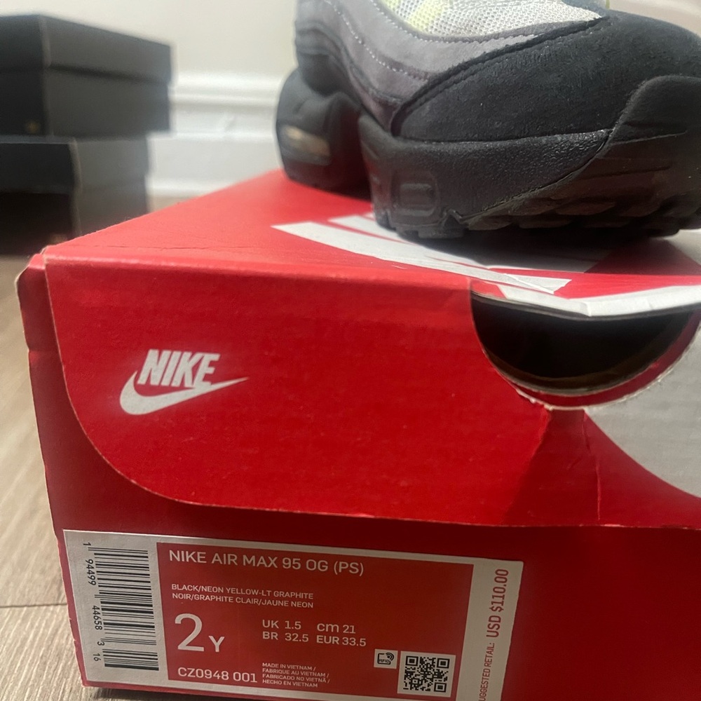 Nike Airmax 95 OG (PS) Black/Neon green size 2Y